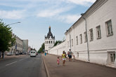 Стены Богоявленско-Анастасьинского женского монастыря.