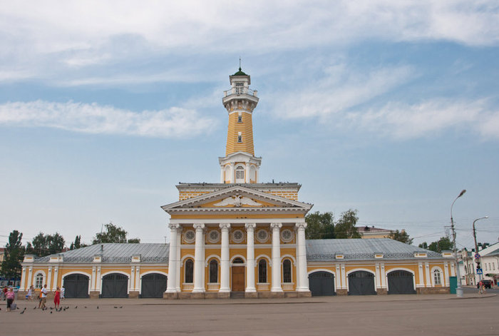 Пожарная каланча на Сусанинской площади — символ Костромы Кострома, Россия