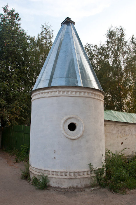 Башня ограды церкви Владимирской иконы Божией Матери Сретения Нерехта, Россия