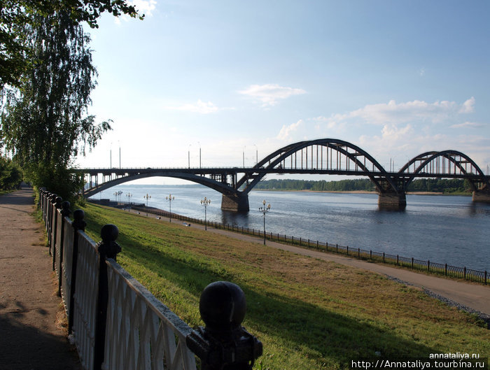 Мост через Волгу Рыбинск, Россия