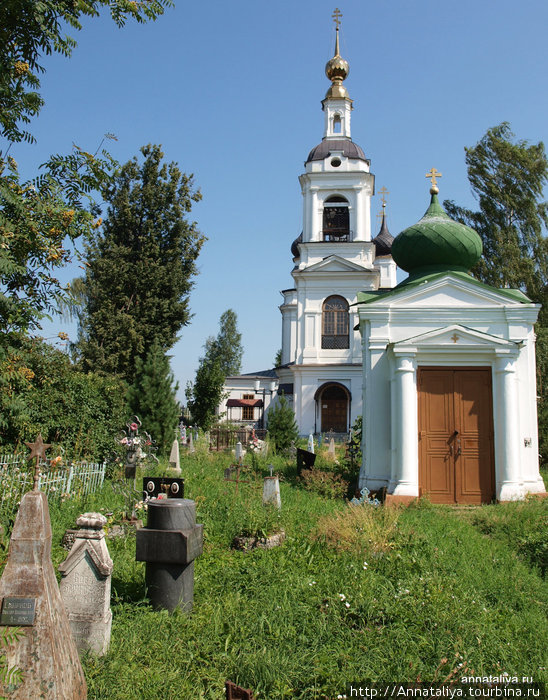 Вознесенско-Георгиевская церковь и старинное кладбище Рыбинск, Россия