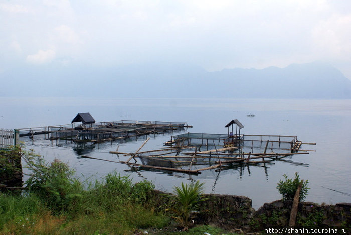 Рыбацкие сети на озере Манинджао