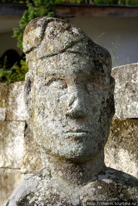 Каменная голова Остров Самосир, Индонезия