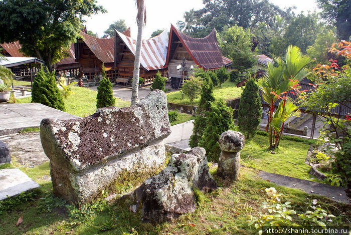 Гробница и дома Остров Самосир, Индонезия