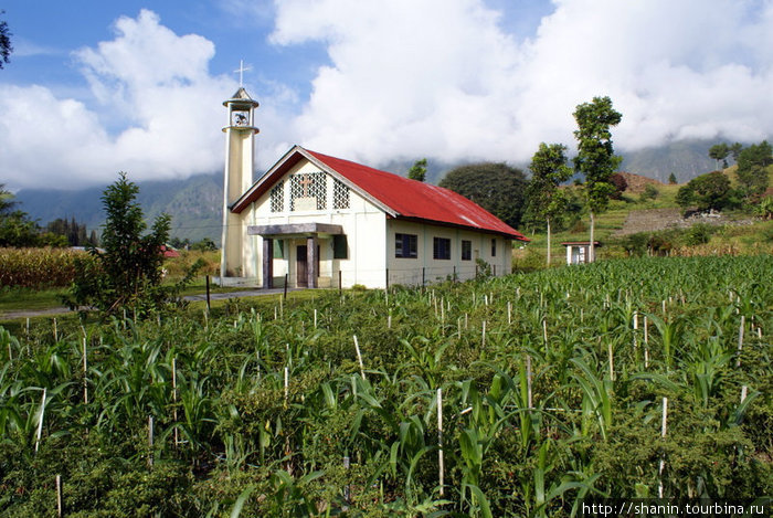 Церковь Остров Самосир, Индонезия