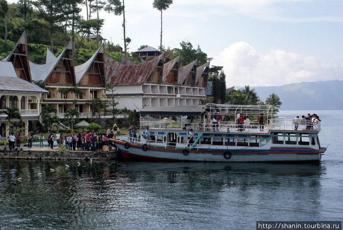 Пристань на острове Самосир Парапат, Индонезия
