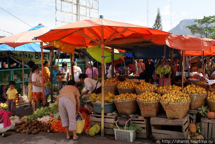 Рынок в Парапате Парапат, Индонезия