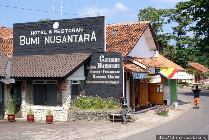 Ресторан на берегу моря Пангандаран, Индонезия