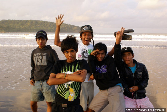 Подростки Пангандаран, Индонезия