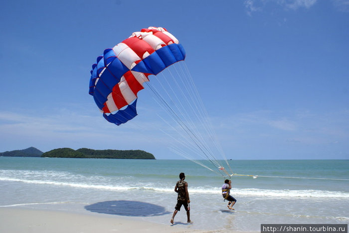 Взлет парашютиста Лангкави остров, Малайзия