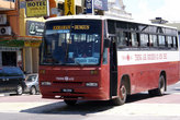 Автобус на центральной улице