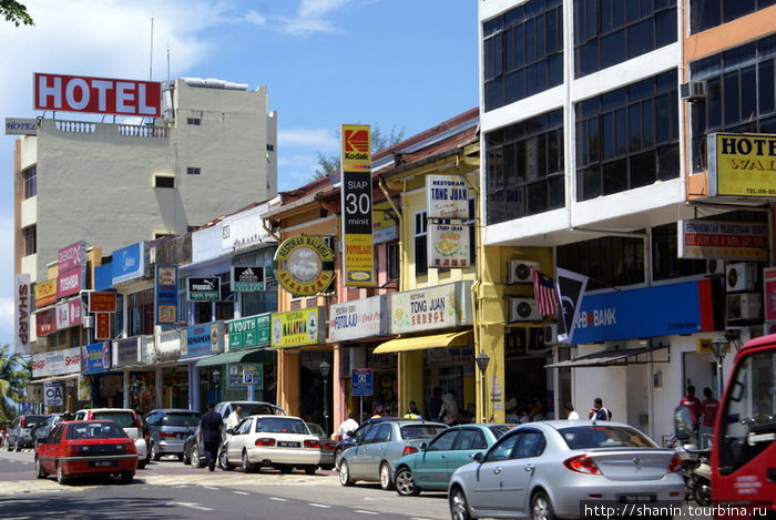 Центральная улица Кемамана Кампонг-Кемаман, Малайзия