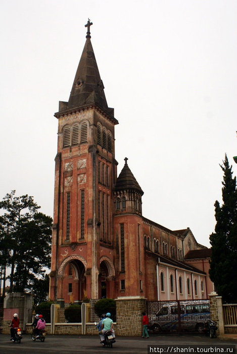 Католический собор в Далате Далат, Вьетнам