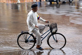 Под дождем на велосипеде