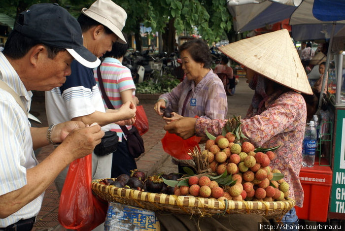Уличный рынок Ханой, Вьетнам