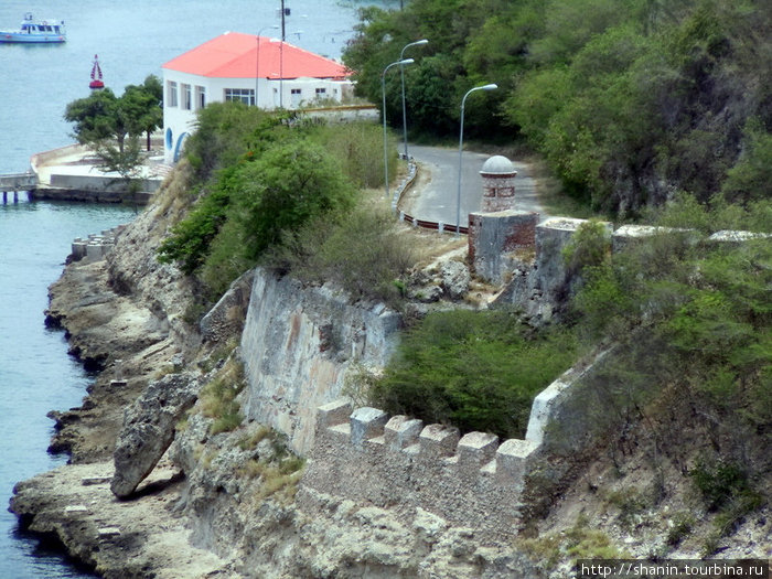 Вид из крепости Сантьяго-де-Куба, Куба