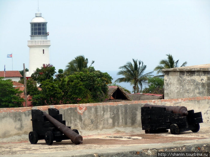 Пушки и маяк Сантьяго-де-Куба, Куба