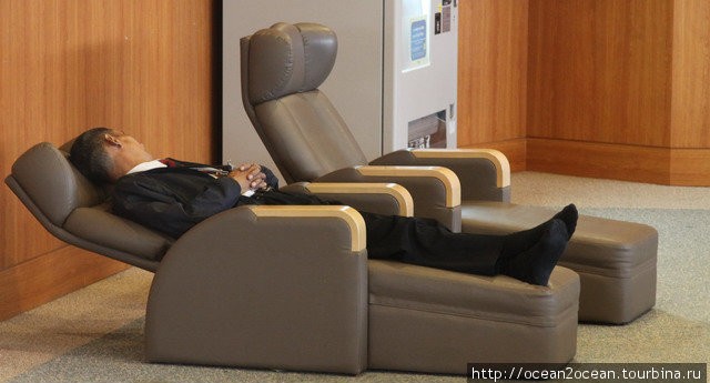 В аэропорту транзитные пассажиры даже могут поспать Токио, Япония