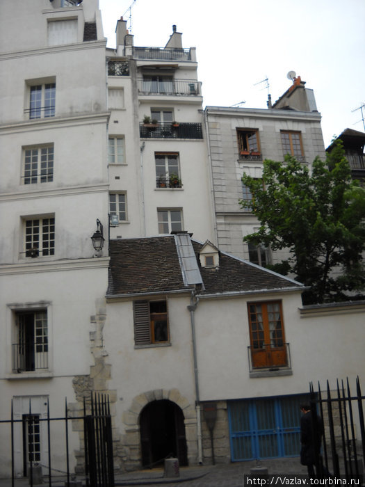Многоярусная конструкция Париж, Франция