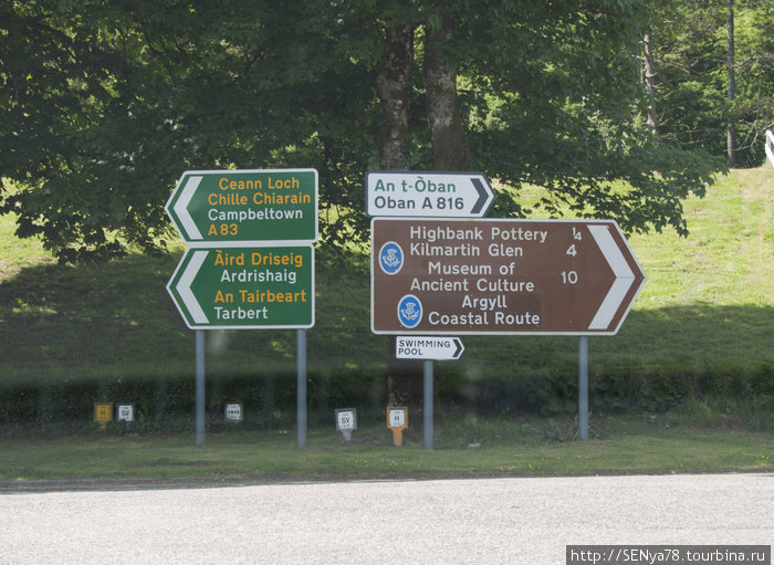 Дорожные зарисовки
В Highlands дорожные знаки помимо английского дублируются на гэльском языке Шотландия, Великобритания