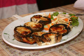 болгарская кухня — закуска из шампиньонов с сыром