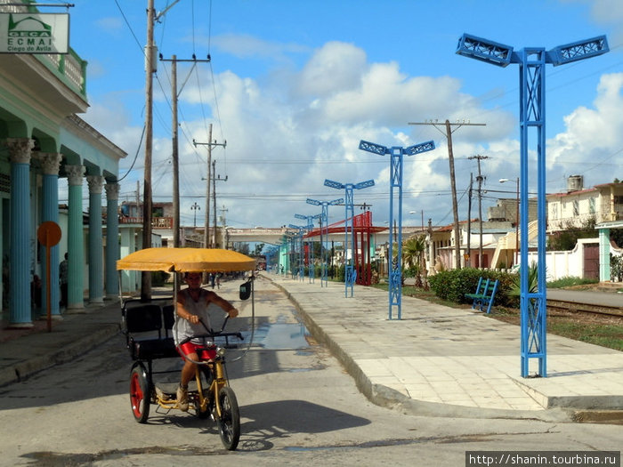 Велорикша на улице Сьего-де-Авила, Куба