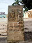 Памятник полковнику Анхелю-де-ла-Гуардиа-Белла