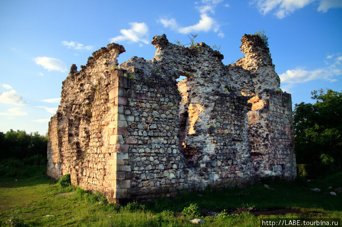 Село Среднее. Замок Тамплиеров 13 век Закарпатская область, Украина