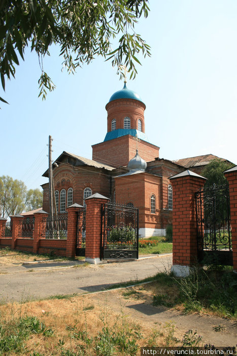 Церковь на въезде в город. Алатырь, Россия