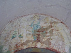 На арке южных ворот изображены святые образы