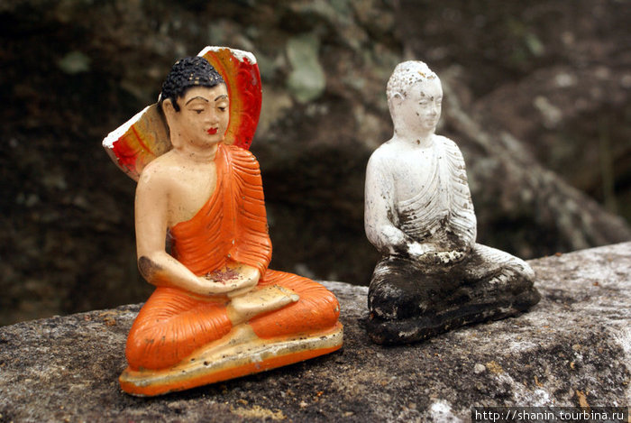 Два Будды Матале, Шри-Ланка