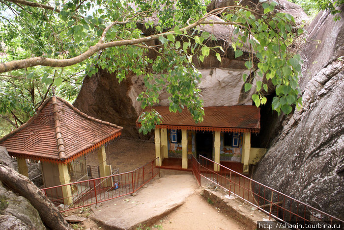 Беседки на территории монастыря Матале, Шри-Ланка