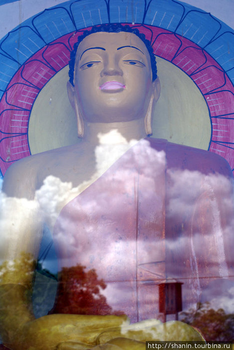 Будда за стеклом Анурадхапура, Шри-Ланка