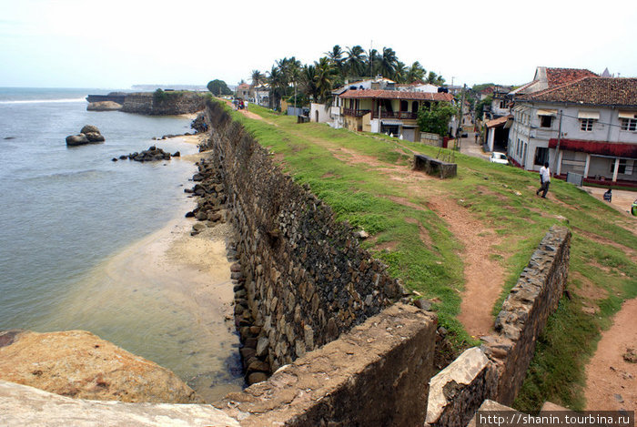 Стена на берегу моря Галле, Шри-Ланка