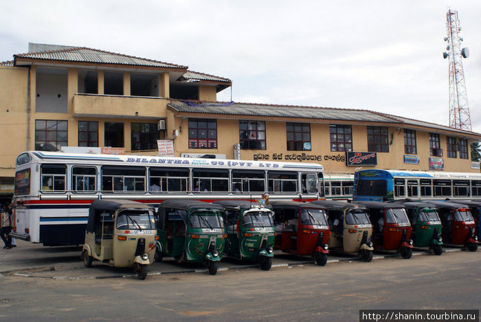 Автовокзал Диквелла, Шри-Ланка