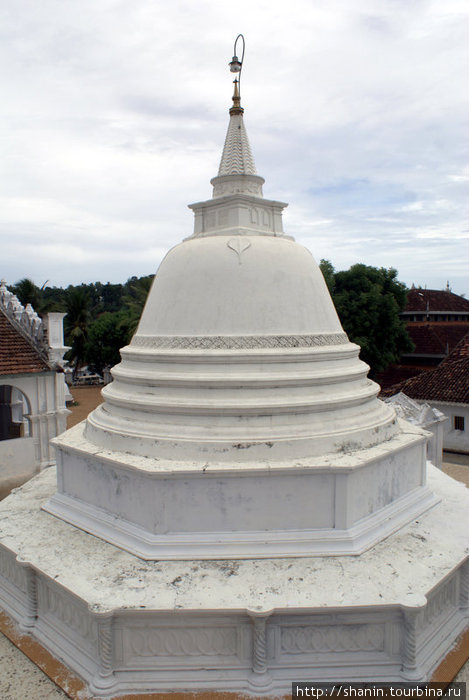 Белая ступа Диквелла, Шри-Ланка