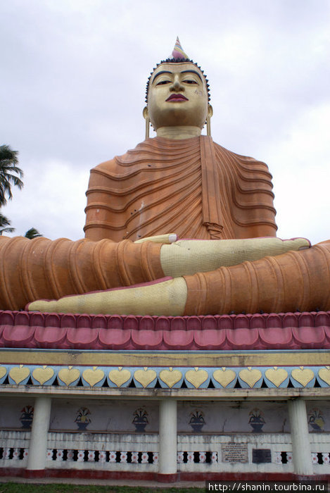 Сидящий Будда Диквелла, Шри-Ланка