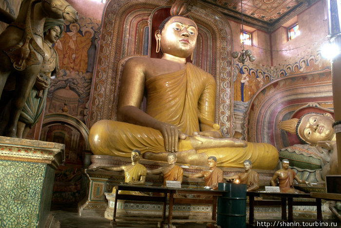 Будда в храме Диквелла, Шри-Ланка