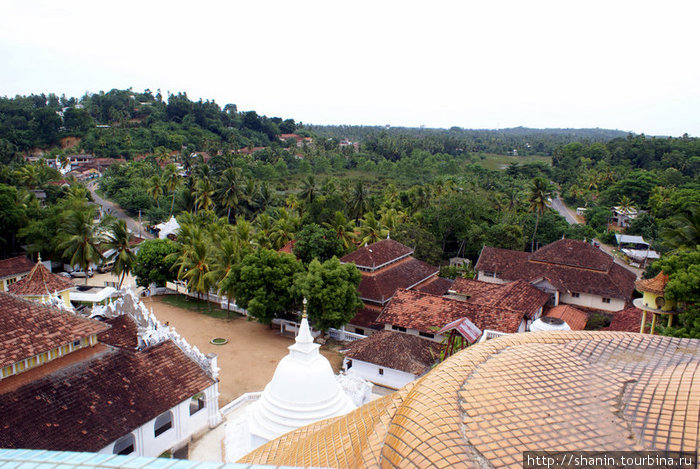 Вид на монастырь Диквелла, Шри-Ланка