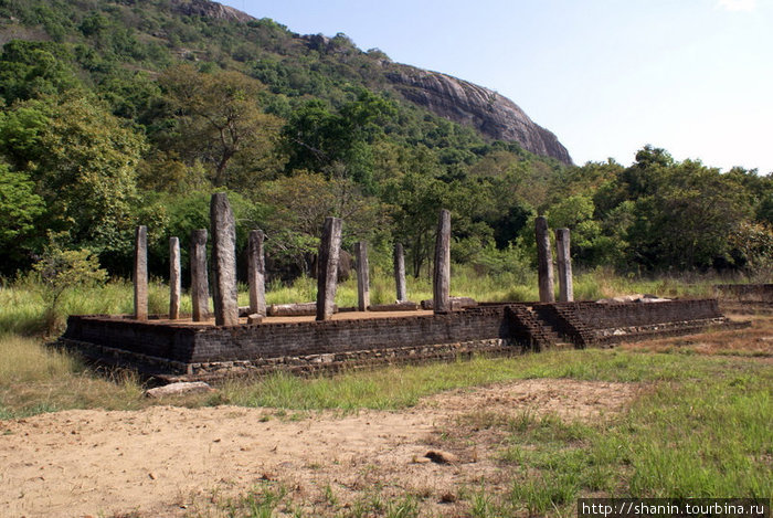 Руины храма Полоннарува, Шри-Ланка