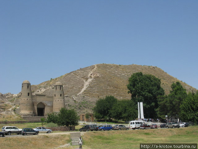 Гиссар - 20 км от Душанбе - старинный городок Гиссар, Таджикистан