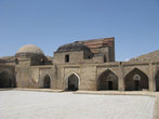 Гиссар входит в семёрку главных чудес Таджикистана, но старинные развалины и крепость у него не впечатляют. Из старинных сооружений вот, собственно, и всё !