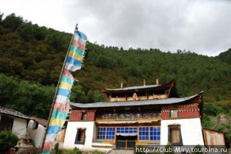 Бонри — священная гора тибетских бонцев Ньингчи, Китай