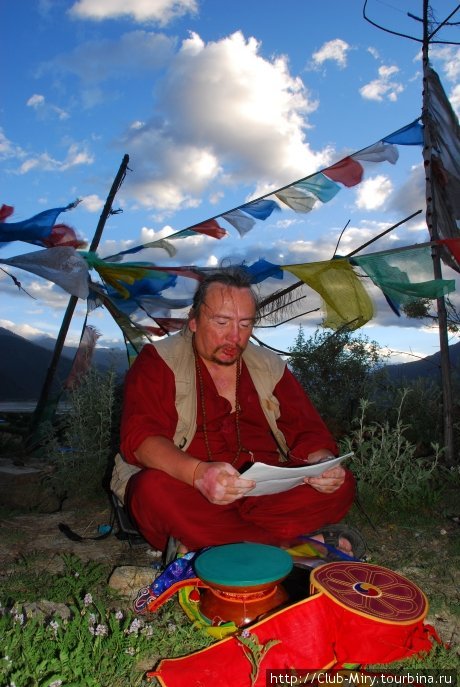 Бонри — священная гора тибетских бонцев Ньингчи, Китай