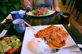 Наш ужин teriyaki chicken и sashimi salad стоил чуть больше, чем наш кемпинг;) Жена считает, что их sashimi salad оправдывает поездку в 200 миль;)