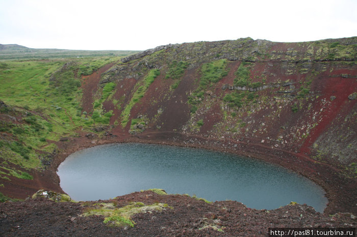 Керид. Озеро в кратере. По краю — замечательная велодорожка. :)