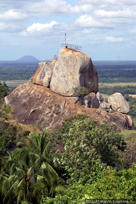 Смотровая площадка на вершине скалы Михинтале, Шри-Ланка