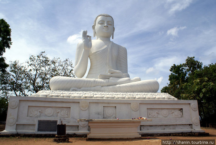 Сидящий Будда Михинтале, Шри-Ланка