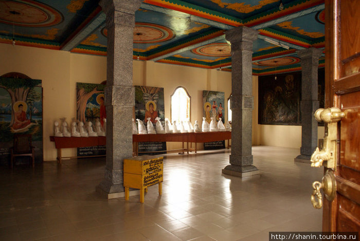В храме Тиссамахарама, Шри-Ланка