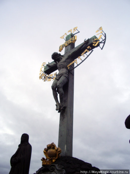 Крест на Карловом мосту Прага, Чехия
